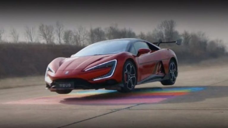 FOTO/VIDEO: A fost produsă mașina care sare peste gropi. Revoluție în industria auto