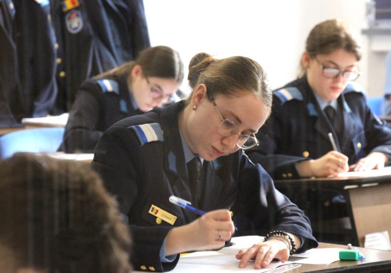 Începe recrutarea elevilor de clasa a VIII-a pentru colegiile militare. Care sunt avantajele pentru tineri