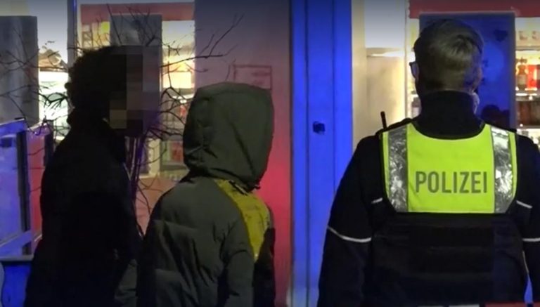 ULTIMA ORĂ: Tânăr din România înjunghiat de trei sirieni în Germania