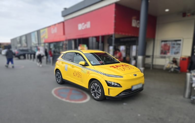 EDITORIAL. Parcările supermarketurilor. Invazia „handicapaților”