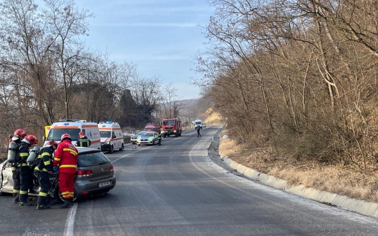 ULTIMA ORĂ/FOTO: Accident pe DN 14. Doi șoferi au fost transportați la spital