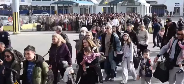 ULTIMA ORĂ/FOTO: Evacuare în masă în Grecia din cauza sutelor de cutremure