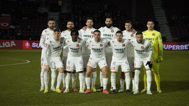 Un tren pierdut la mustață