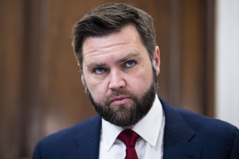 Lovitură din partea vicepreședintelui SUA: Anularea alegerilor din România s-a făcut în baza unor „suspiciuni șubrede ale serviciilor secrete”