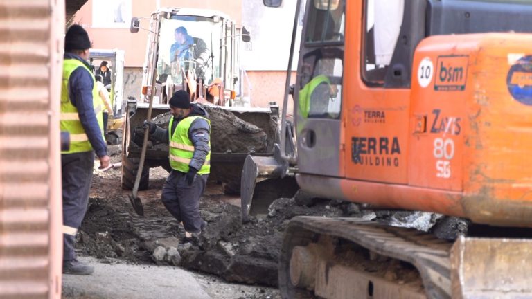 VIDEO: Începe marea transformare din Gura Câmpului – străzi refăcute complet, parcări noi și șantiere în lanț