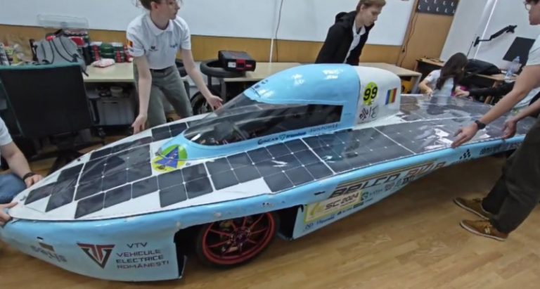 FOTO: Mașina viitorului 100% solară a fost creată în România