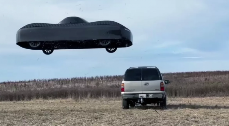 FOTO: Mașina zburătoare nu mai e SF. Mii de precomenzi au fost deja plasate