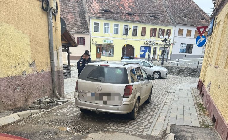 FOTO: Tânăr din Cisnădie, prins de 3 ori la volan deși avea permisul suspendat. Acum e în arestul poliției