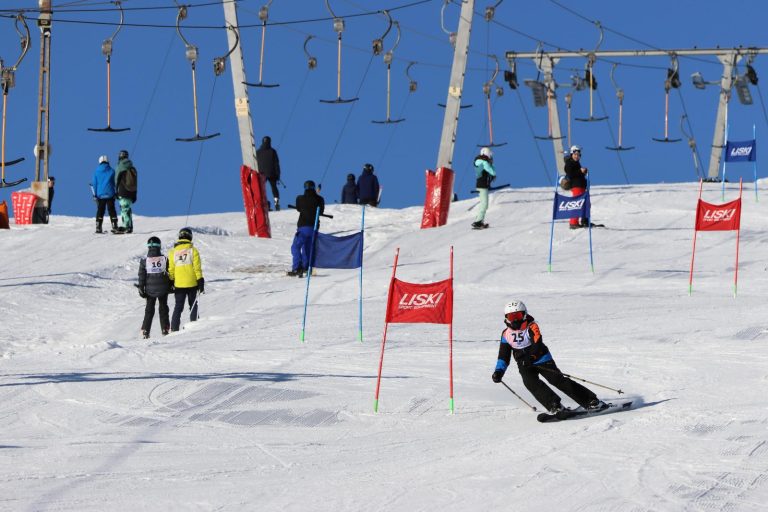 Competiție de schi cu tradiție, la Păltiniș