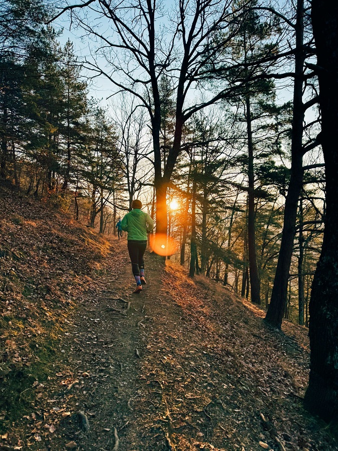 Descoperă muntele și provocările alergării montane.