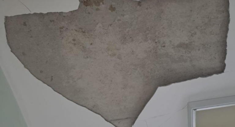 Incident la un spital din țară: Bucată de tencuială prăbușită într-un salon