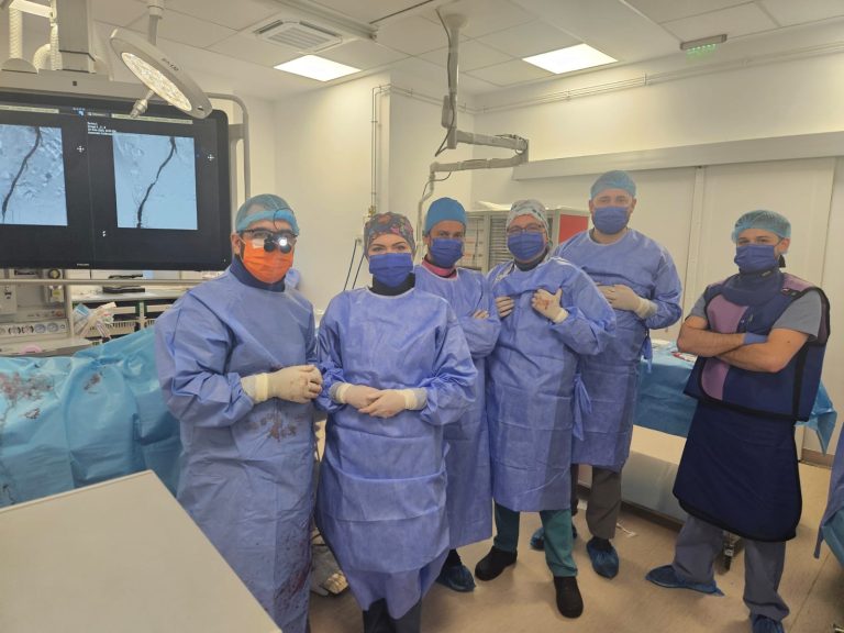 Premieră medicală la SCJU Sibiu: Intervenție hibridă pentru salvarea unui pacient