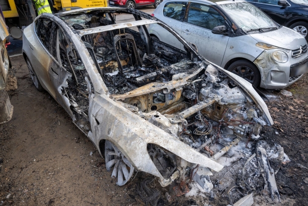 FOTO/VIDEO: Mașinile Tesla sunt incendiate. Furia împotriva lui Elon Musk a atins cote uriașe