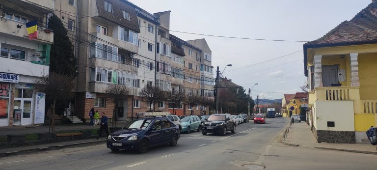 Se înlocuiesc rețelele de apă și canalizare pe o stradă importantă din Mediaș
