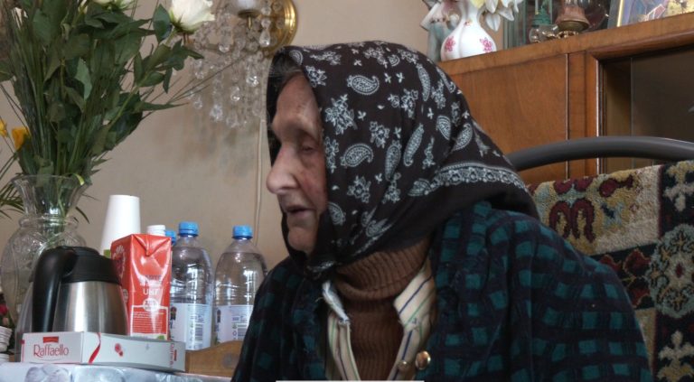FOTO/VIDEO: Supraviețuitoare a gulagului sovietic, o medieșeancă a împlinit 102 ani