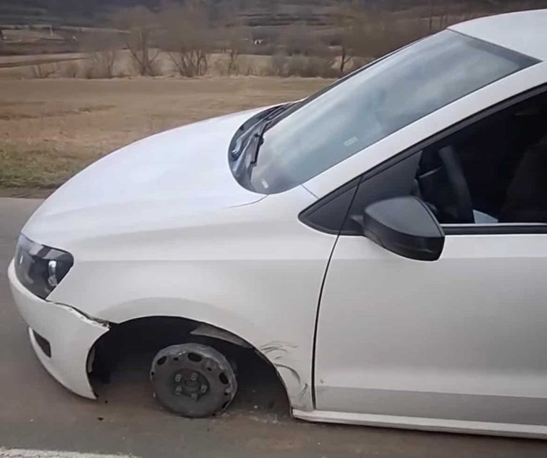 FOTO: Aici am ajuns. Șofer surprins circulând fără anvelope