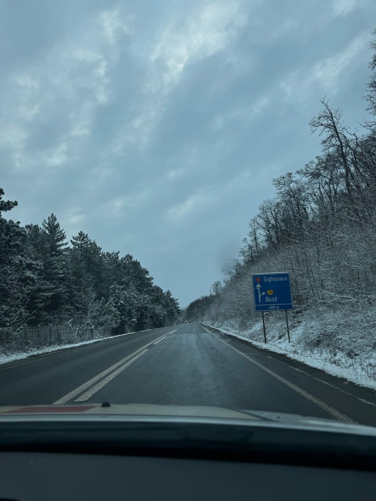 FOTO: Cum se prezintă șoselele din județul Sibiu după ninsoarea de luni noaptea