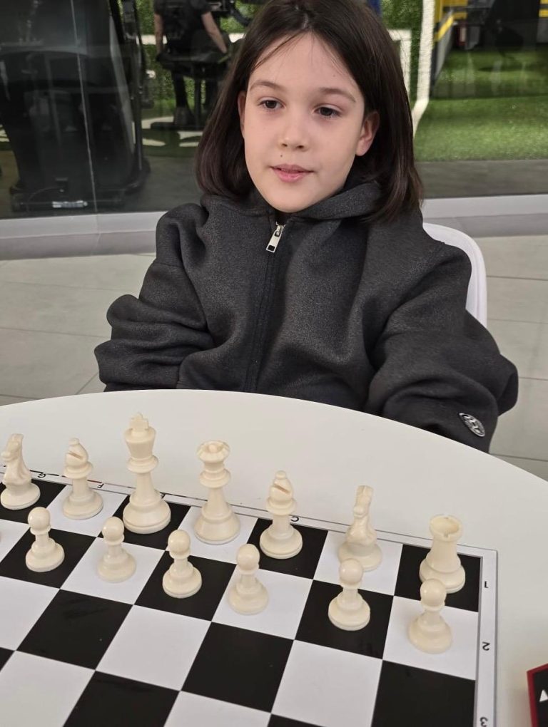 Un tânăr din Mediaș va participa la Campionatul Mondial de Șah Școlar