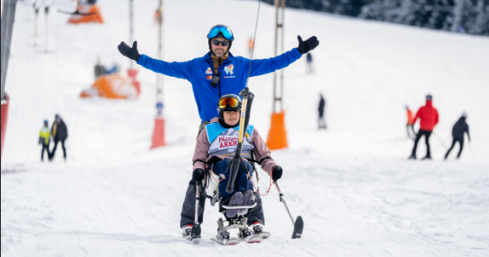 PREMIERĂ în România: prima competiție oficială de schi adaptat persoanelor cu dizabilități locomotorii a avut loc la Arena Platoș Păltiniș