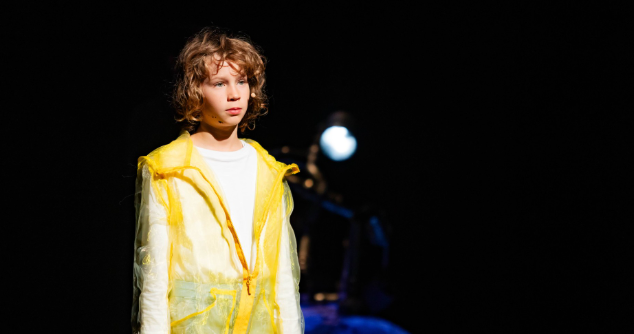 „Micul Prinț” – O poveste emoționantă pe scena Teatrului Gong, interpretată de un băiat de 10 ani