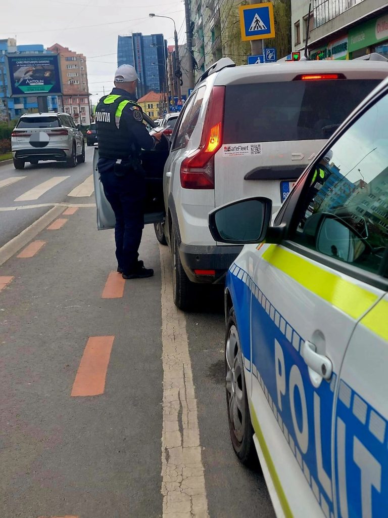 FOTO: Unii șoferi sibieni au parcat „unde a dat Domnul”. Domnii polițiști nu au fost de acord
