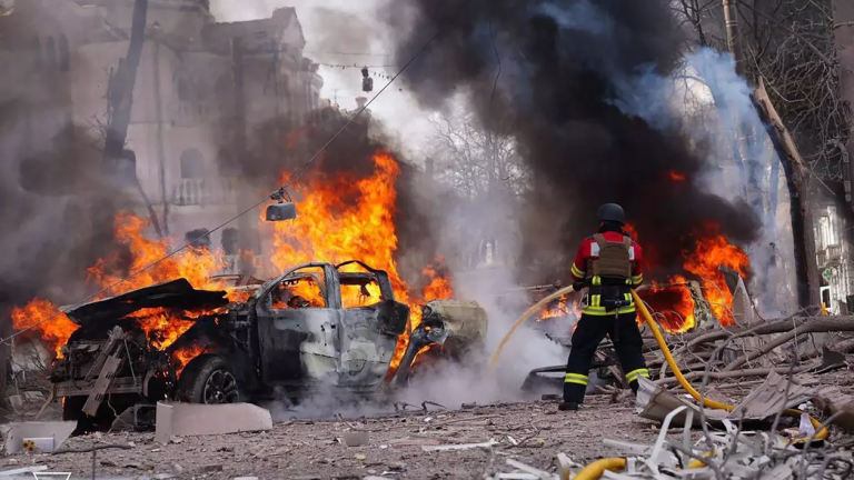 FOTO: Măcel în Ucraina în Duminica Floriilor. Rușii au omorât cel puțin 31 de oameni într-un bombardament