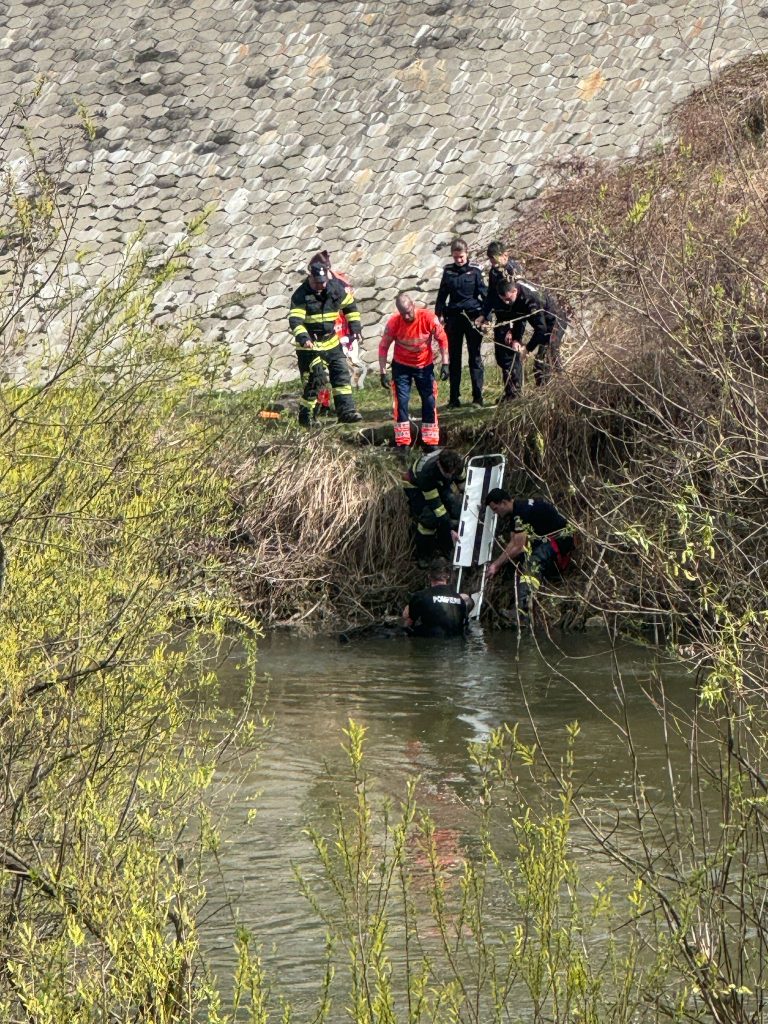 FOTO/VIDEO: Bărbat salvat în ultimul moment din râul Târnava Mare, în Mediaș