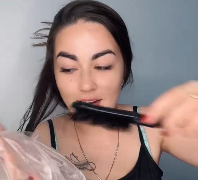 VIDEO: S-a ajuns prea departe. Decolorarea părului cu clor, trendul extrem de periculos apărut pe TikTok