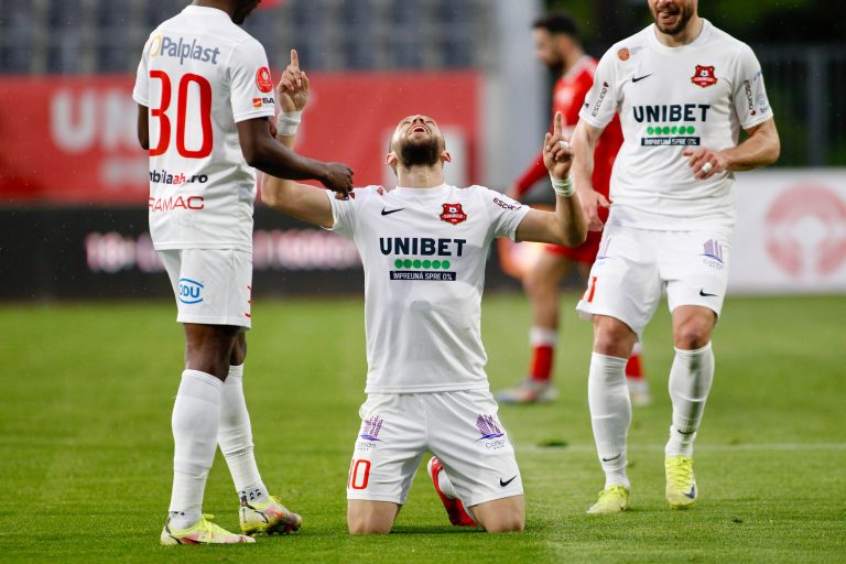 FOTO: Meci perfect pentru Hermannstadt, 3-0 cu UTA Arad. Tiago Goncalves a dat două pase de gol