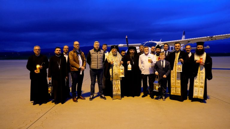 FOTO/VIDEO: Lumina Sfântă de la Ierusalim a ajuns la Sibiu