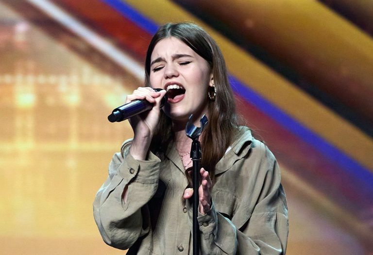 VIDEO: Interpretare senzațională a unei tinere de 14 ani din România la Britain’s Got Talent. A luat rapid Golden Buzzer