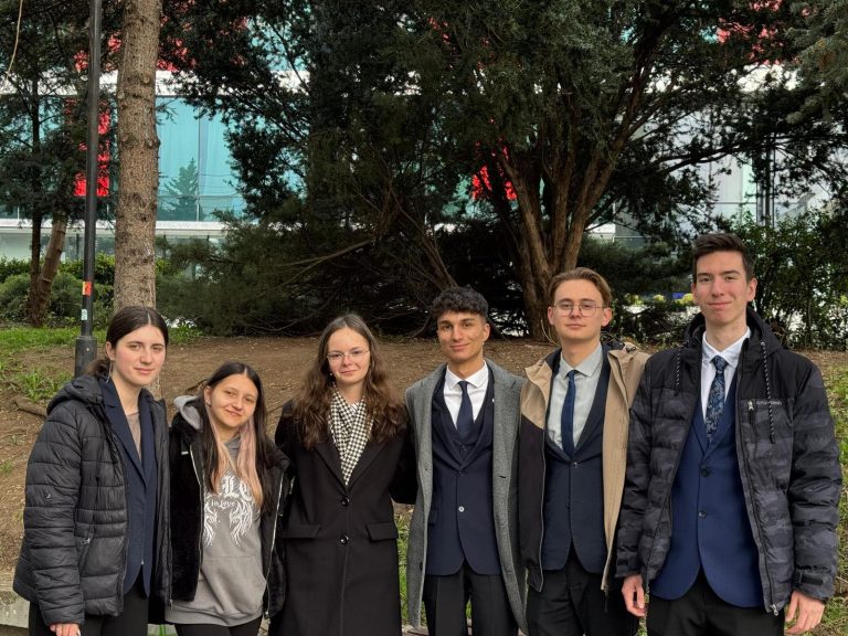 FOTO: Elevii CȘNG Mediaș au impresionat mediul universitar și oamenii de afaceri din Sibiu