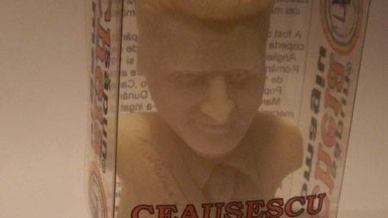 FOTO: Săpunuri Cheia cu chipul lui Nicolae Ceaușescu. Firma s-a ales cu plângere penală