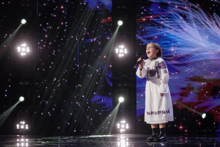 FOTO/VIDEO: Sara Hanț, o tânără de 10 ani din Sibiu, a primit Golden Buzz la Românii au talent