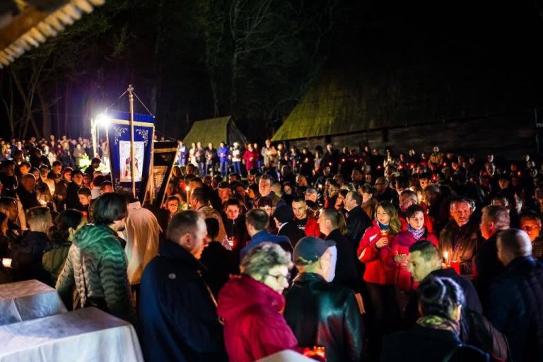 Slujbă de Înviere, în această noapte, la Biserica din Bezded, în Muzeul Astra