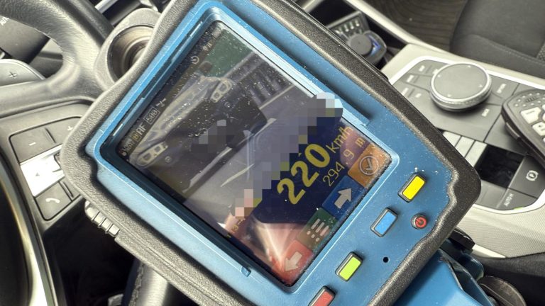 FOTO: Vâlcean prins cu viteză uriașă pe A1 în zona Tălmaciu. Și amenda a fost pe măsură