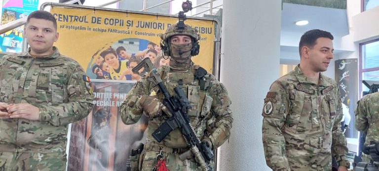  Sala Transilvania ,,asaltată” de militari, cu ocazia Zilei NATO