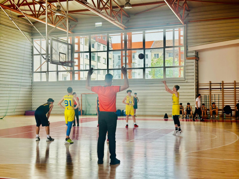 Două finale la baschet