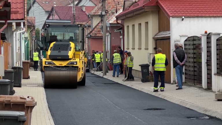 Se asfaltează strada Gheorghe Pop de Băsești din Mediaș