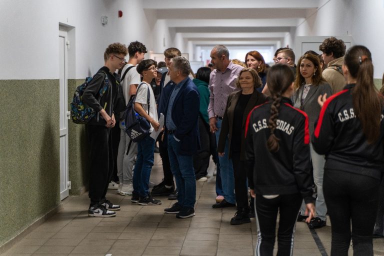 EDITORIAL. Profesorii, pensionarii și asistenții sociali, principalii vinovați ai crizei economice