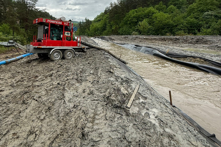 ULTIMA ORĂ/VIDEO: Prăpăd la Salina Praid. Debitul apei este mai mare de 160 de ori decât normalul
