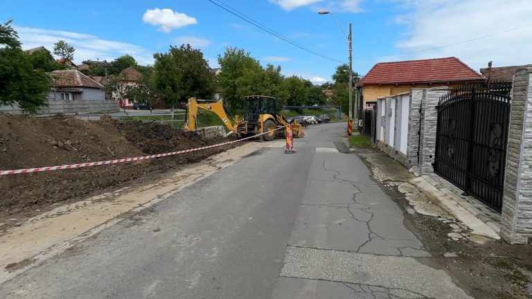 FOTO/VIDEO: Au început lucrările de reabilitare pe strada Valea Adâncă din Mediaș