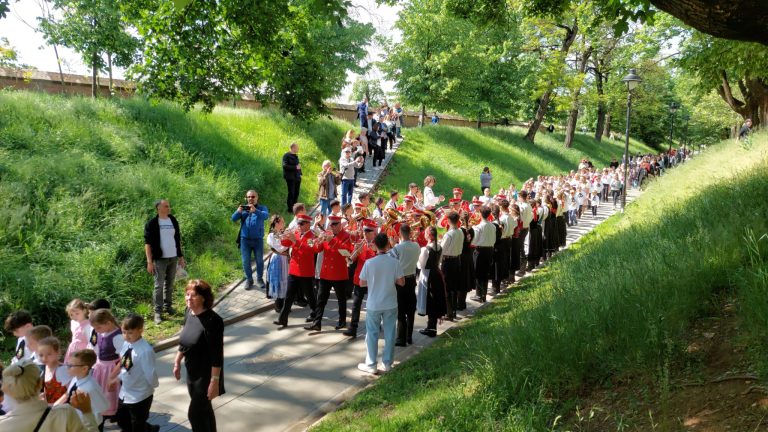 FOTO: „Maifest”, un festival care anunță venirea verii