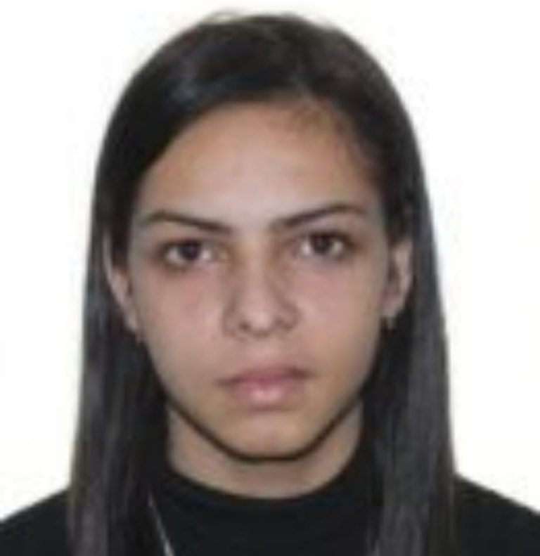 ULTIMA ORĂ/FOTO: Ioana are 23 de ani și a dispărut de acasă. Sunați la 112 dacă aveți informații despre tânără