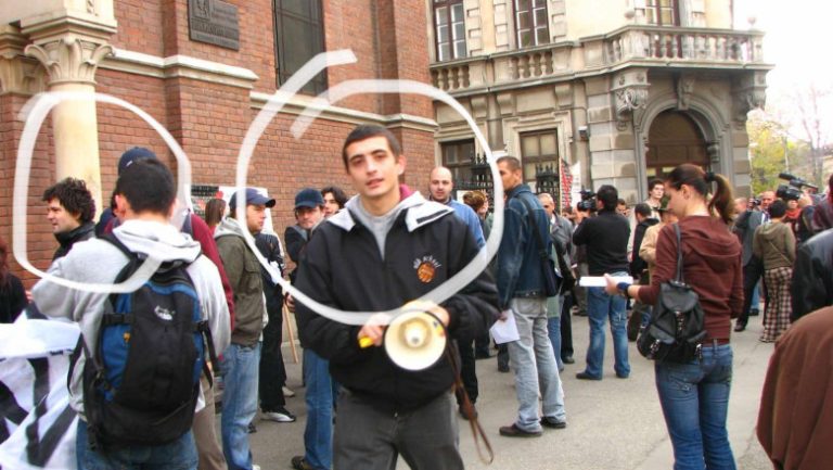 EDITORIAL. Să votăm! Pentru că e poate ultima dată când o putem face