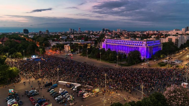 Miting Pro Europa în Capitală. Zeci de mii de oameni au participat. „Coadă la urne, nu la pașapoarte”