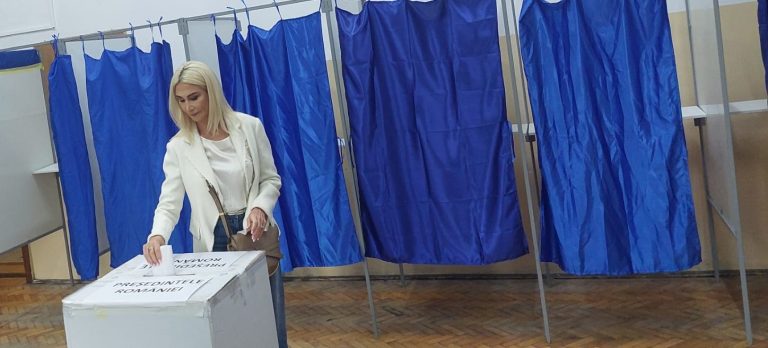 Raluca Turcan vrea ca românii ,,să nu dea cu oiștea în gard”