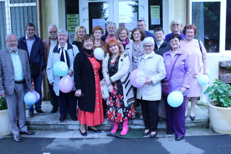 FOTO: În 1970 absolvenți, anul acesta s-au reîntâlnit după 55 de ani de la finalizarea studiilor liceale