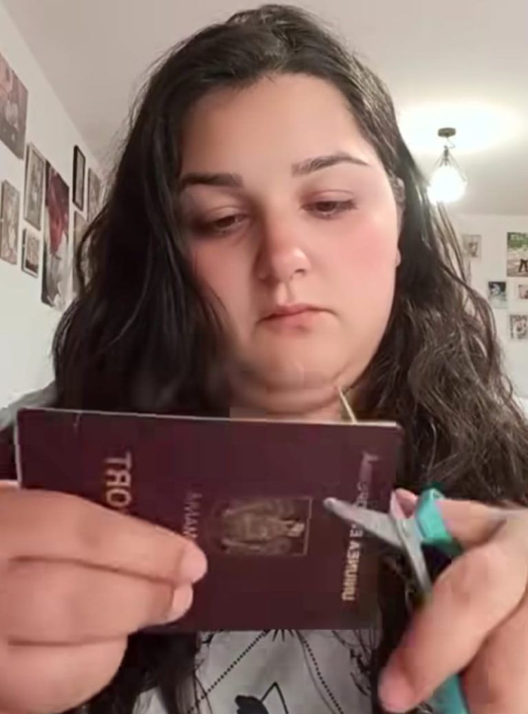 VIDEO: Supărați că George Simion a pierdut alegerile, românii din Diaspora își distrug documentele de identitate