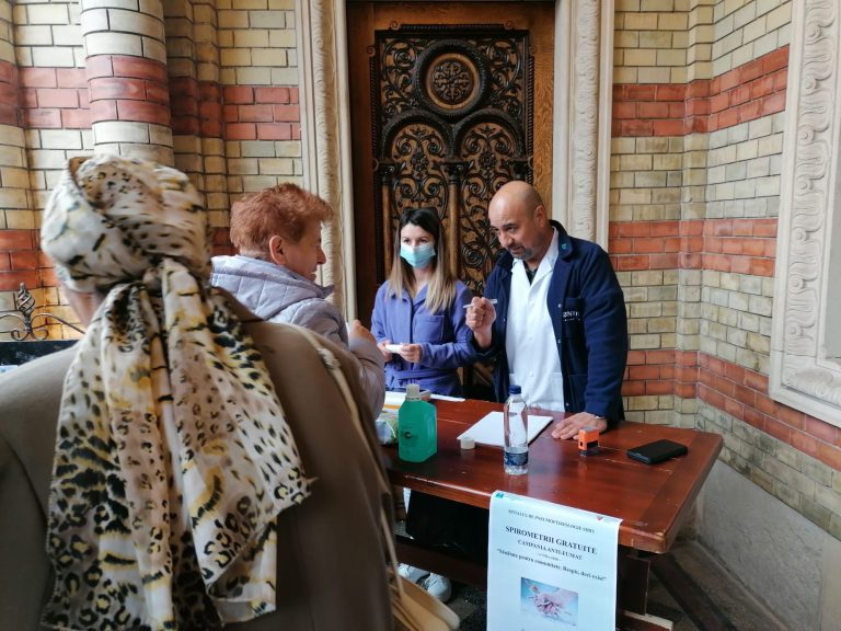 FOTO: 20% dintre sibienii care și-au făcut spirometrii, joi, au fost descoperiți cu probleme ale plămânilor